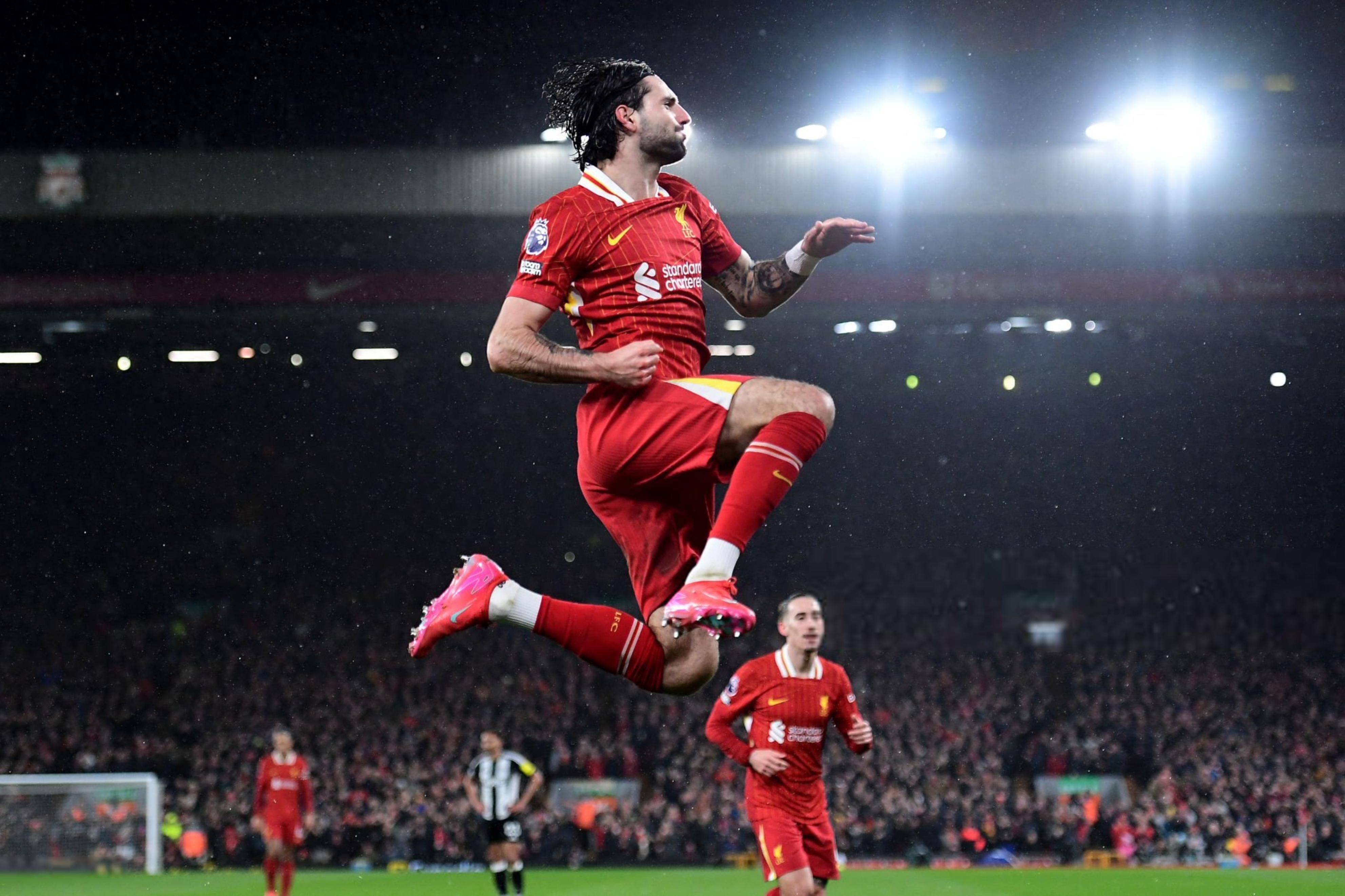 leyu乐鱼体育中国-利物浦主场战胜对手，保持领跑位置