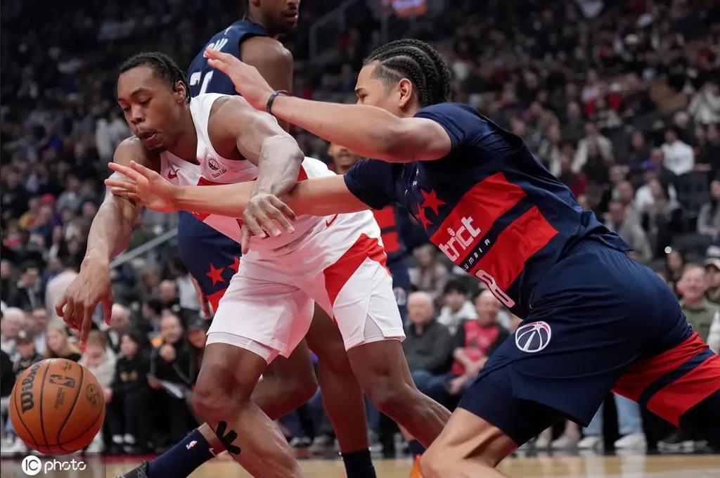 乐鱼app-猛龙惨遭黄蜂绝杀：沃克单场砍30+领先比赛