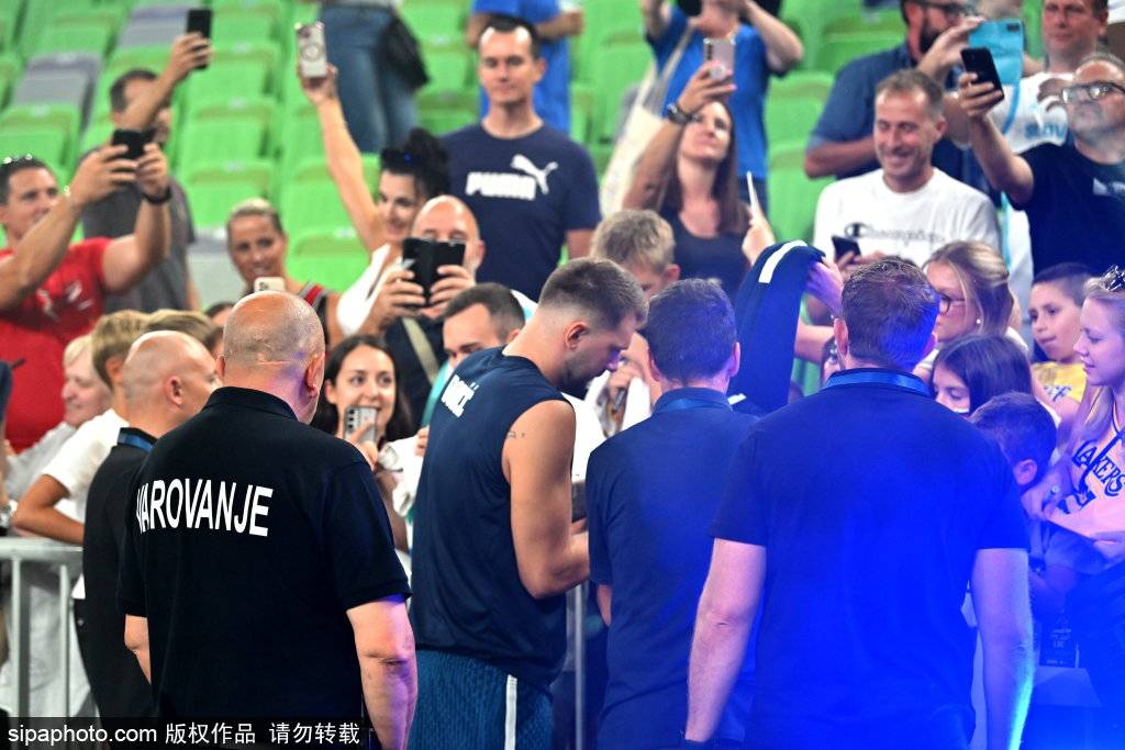 法国斯洛文尼亚队胜利在望,锁定晋级 法国斯洛文尼亚队胜利在望,锁定晋级