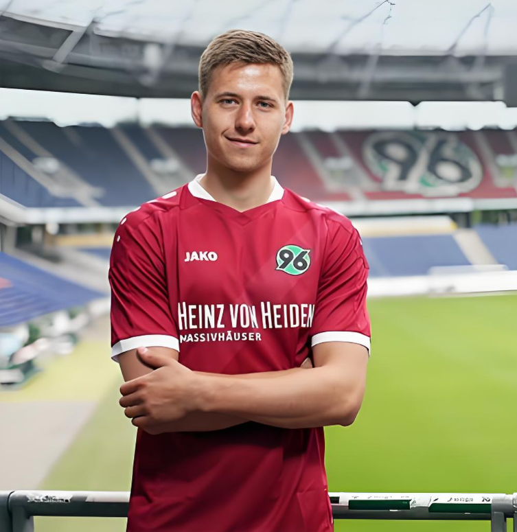 -沙尔克04客场失利，保级前景岌岌可危