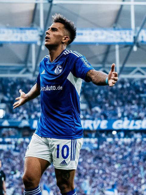 沙尔克04客场失利,保级前景岌岌可危 沙尔克04客场失利,保级前景岌岌可危