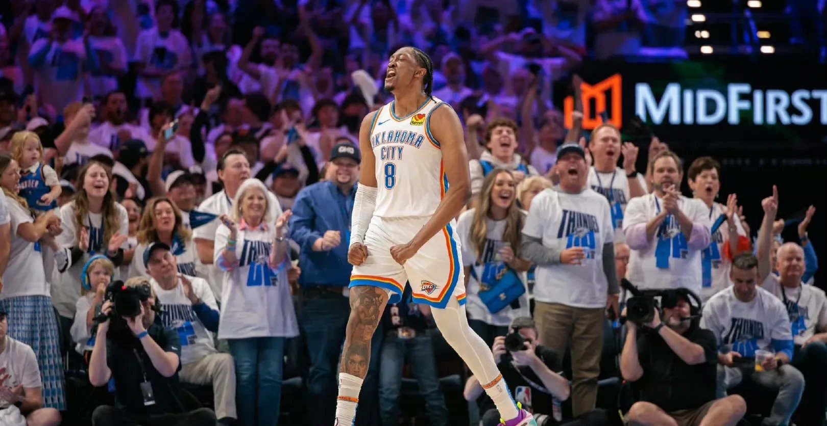 乐鱼体育官网-灰熊主场击败雷霆，瓦兰丘纳斯贡献20+10表现