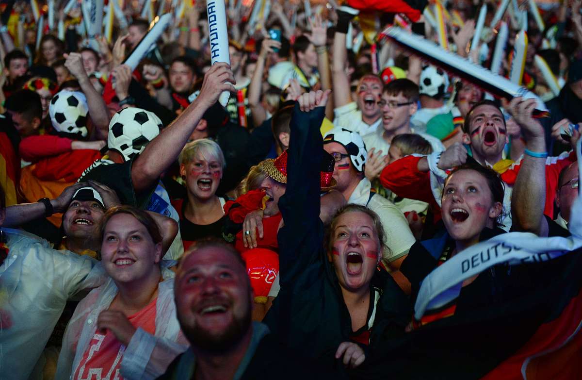 一场场激烈足球对决即将上演 一场场激烈足球对决即将上演