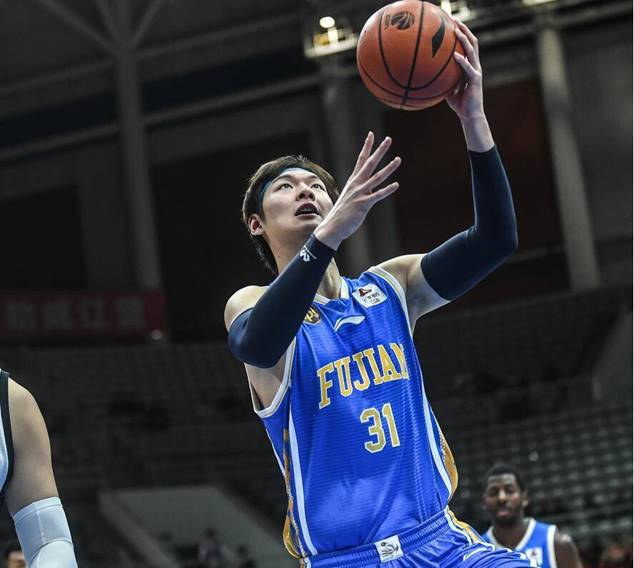 关于江苏队翻盘76人，王哲林统治全场的信息